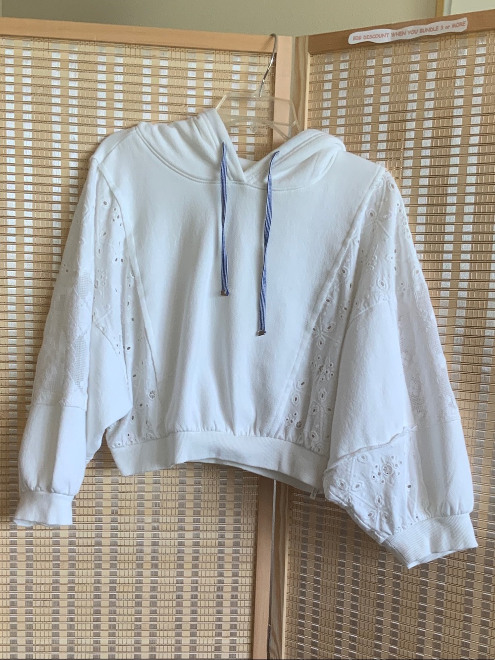 Anthropologie daily practice White Eyelet Cropped Hoodie with Blue Drawstring M